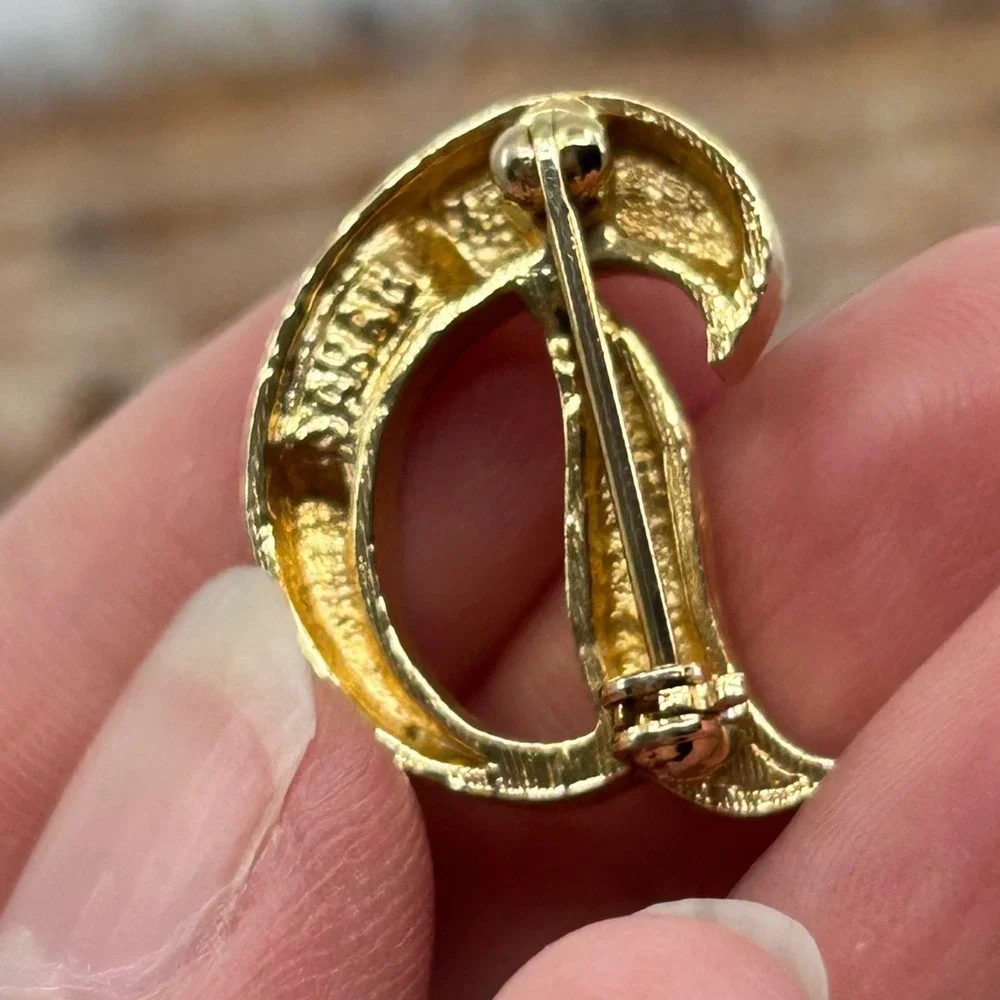 Vintage Sarah Coventry D Brooch Gold Tone Cursive Monogram Name Brooch